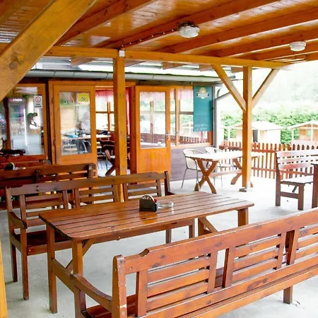 مكان تخييم Astra