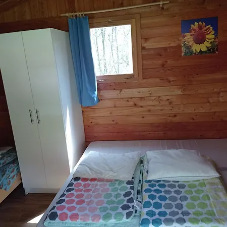 مكان تخييم Astra