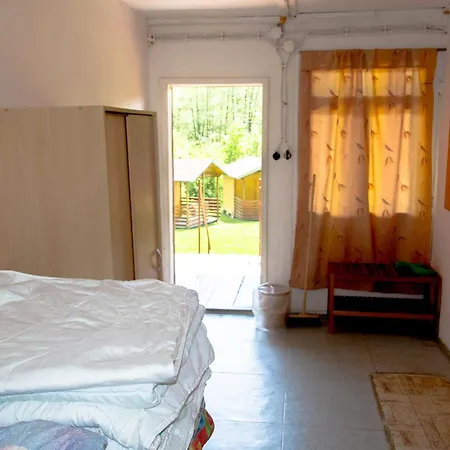 Astra مكان تخييم